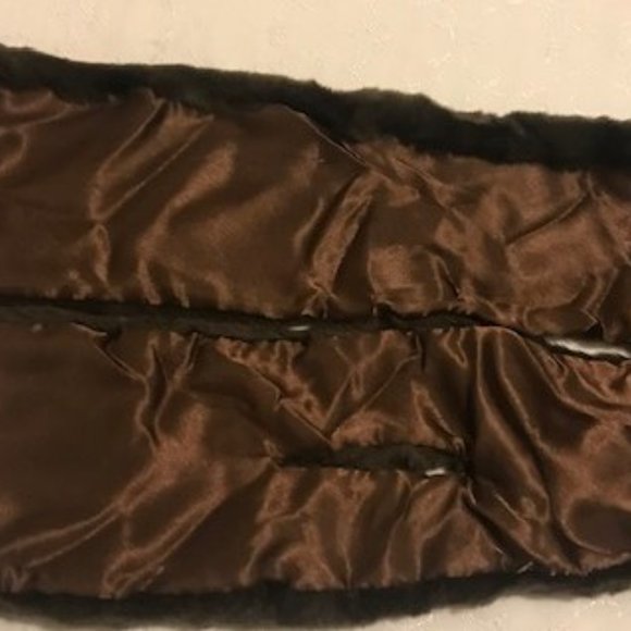 Vintage New York & company faux fur scarf. 40X5 - Picture 7 of 7